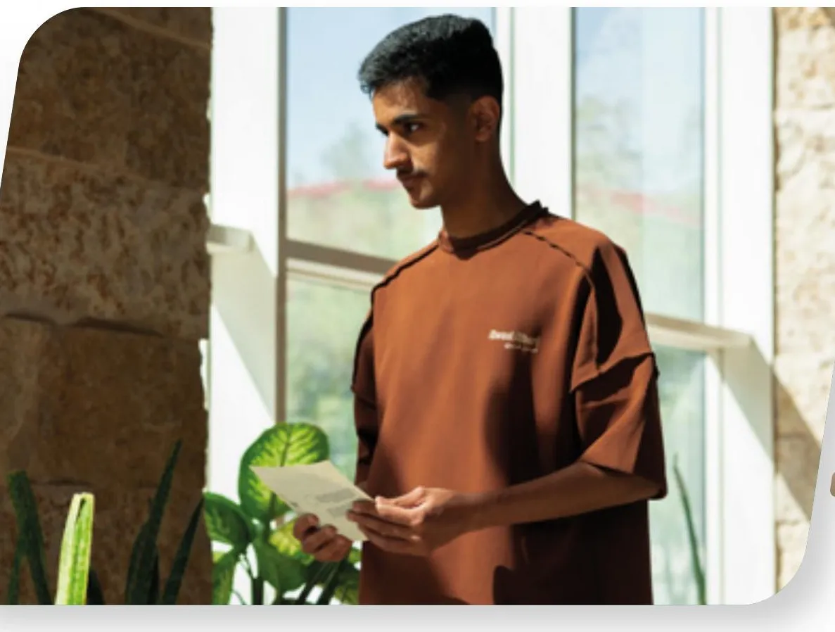 Alwaal Albari staff uniform